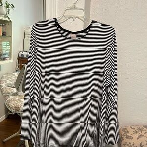 Chico’s black and white long sleeves T-shirt